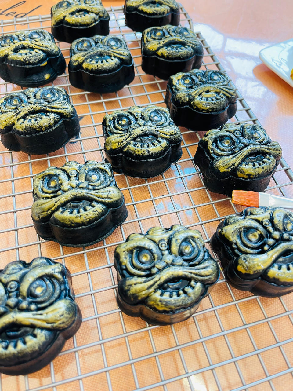 咸甜可口【黑金芋泥咸蛋黄月饼】 喜欢的馅料都集齐啦！