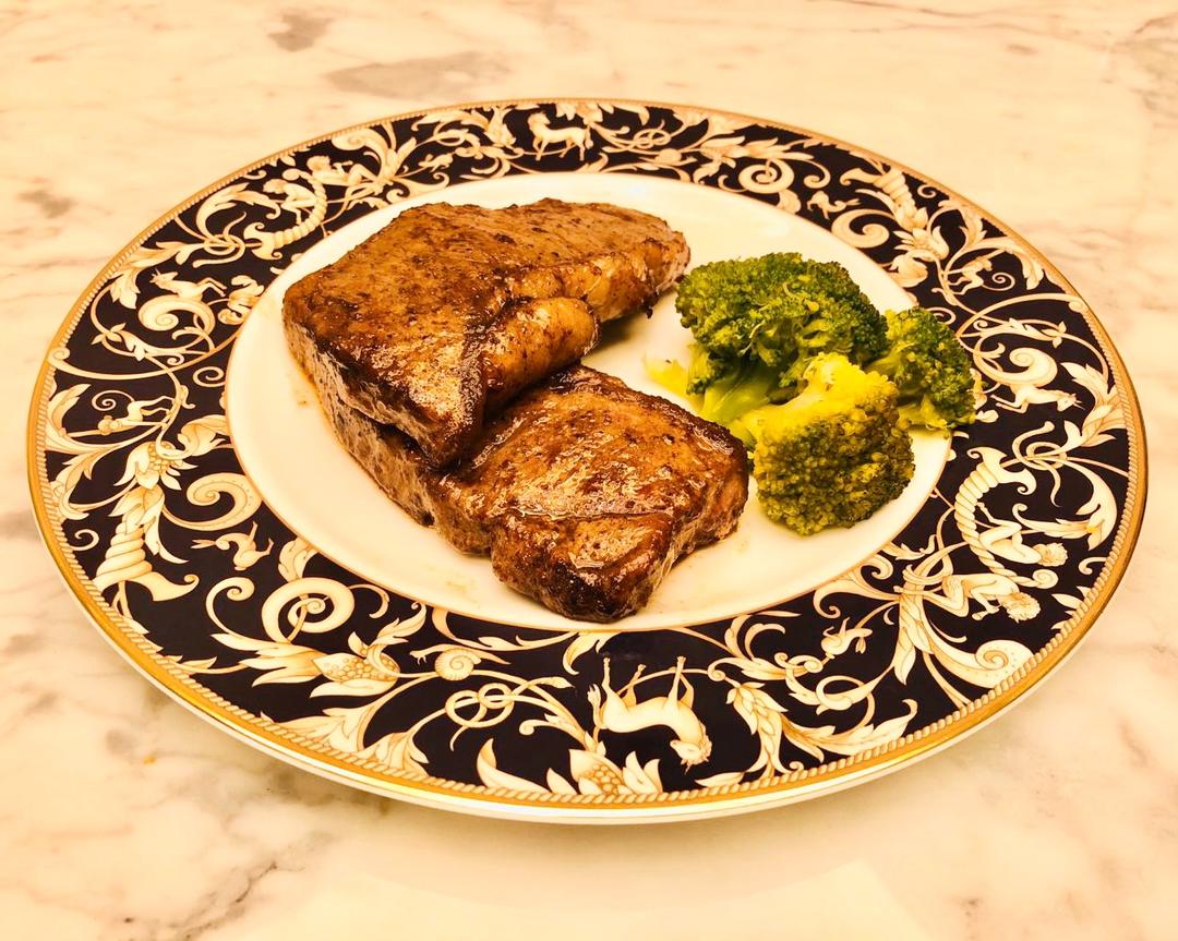 外焦里嫩不输西餐厅的牛排做法-自己腌制简单卫生