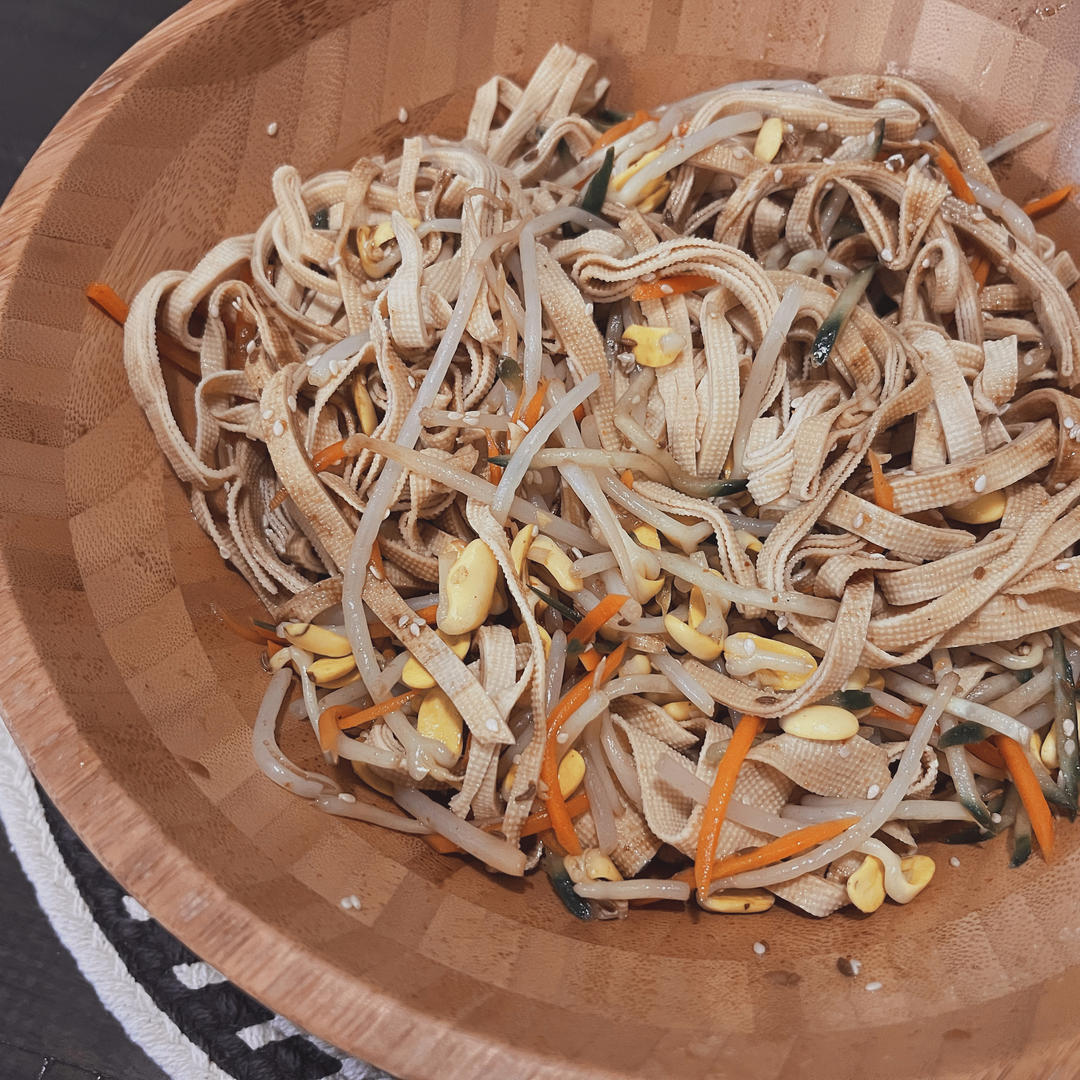 比辣条好吃百倍香辣孜然豆皮