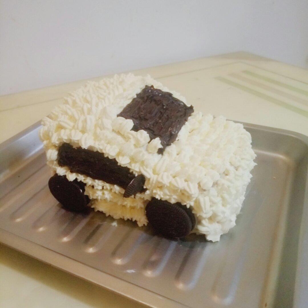 小巧玲珑的汽车蛋糕