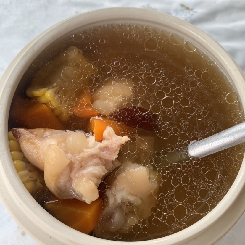 猪脚黄豆炖盅汤的做法