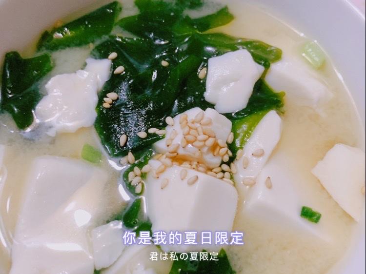 豆腐裙带菜味噌汤