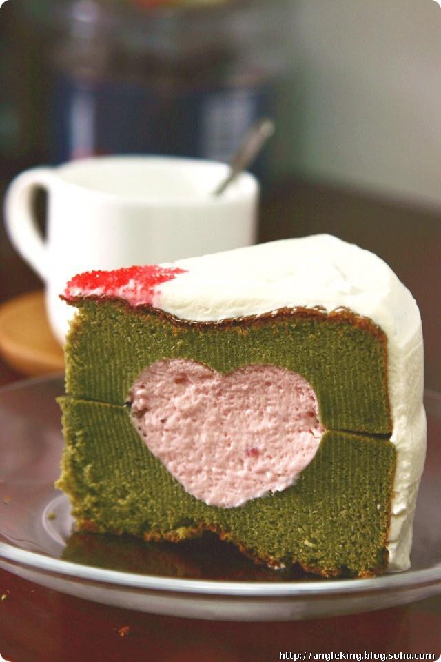 抹茶草莓慕斯爱心蛋糕