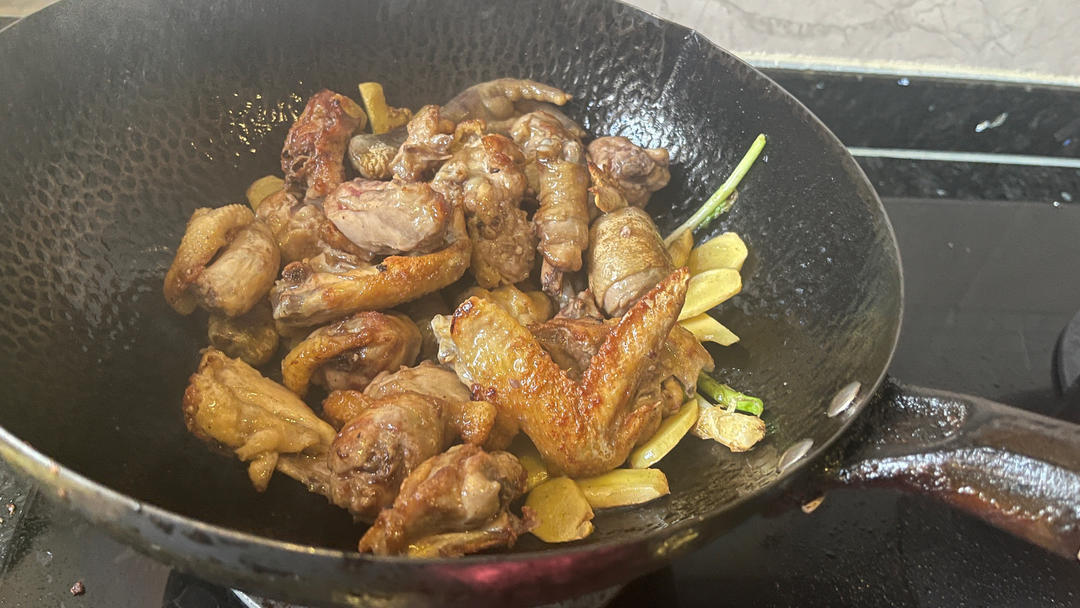 入伏吃鸡！葱姜炒鸡