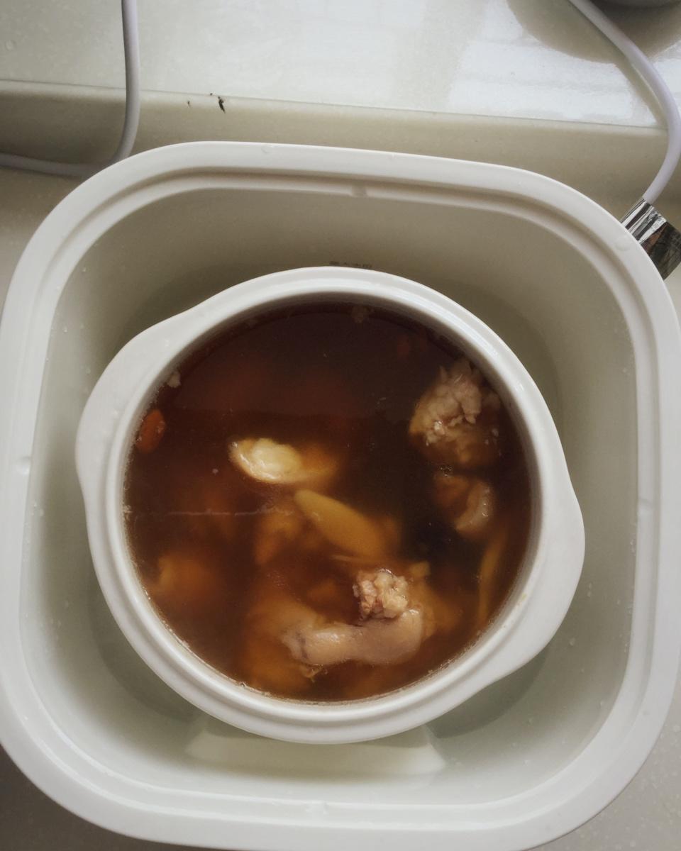 枸杞红枣猪脚汤