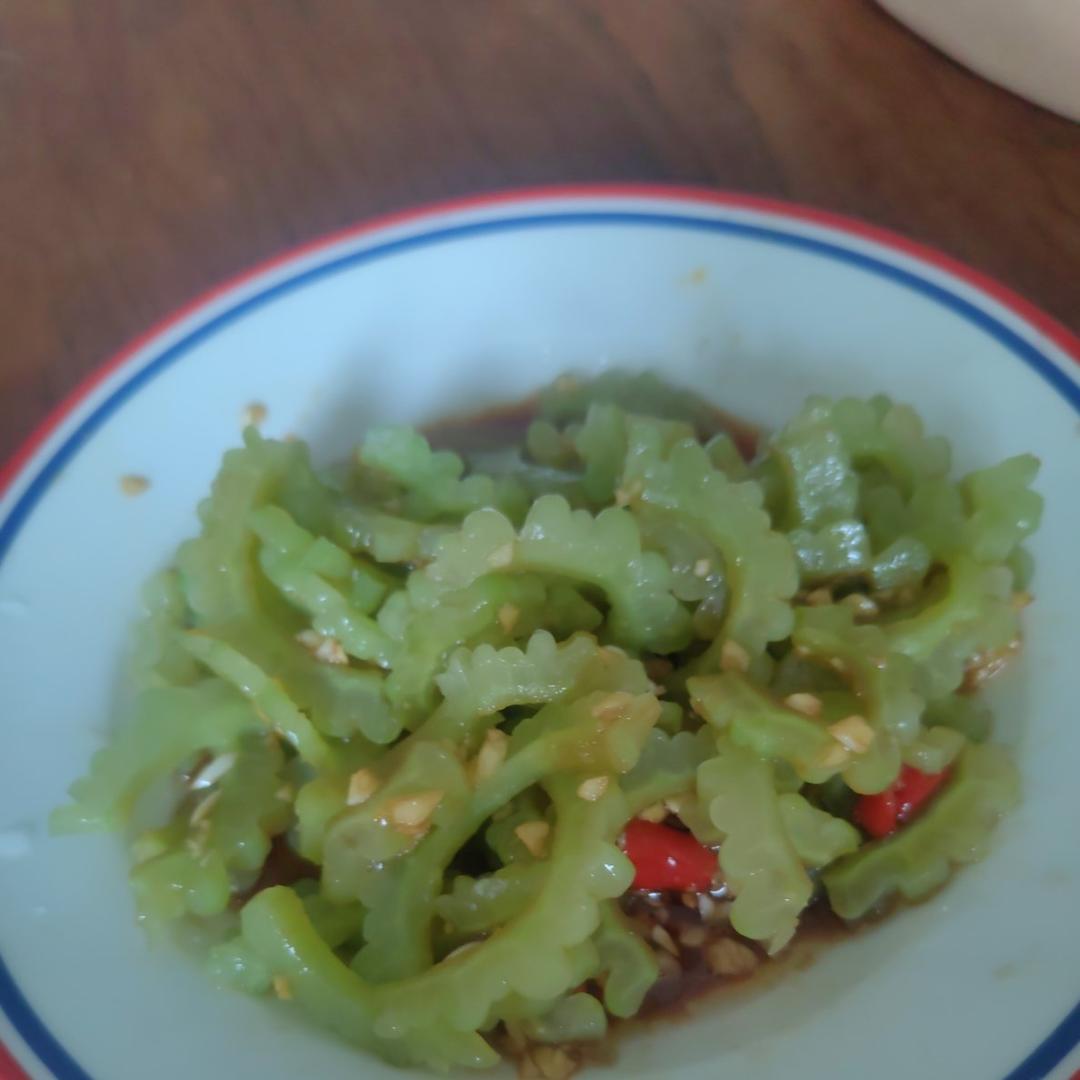 凉拌苦瓜(色碧、味脆)