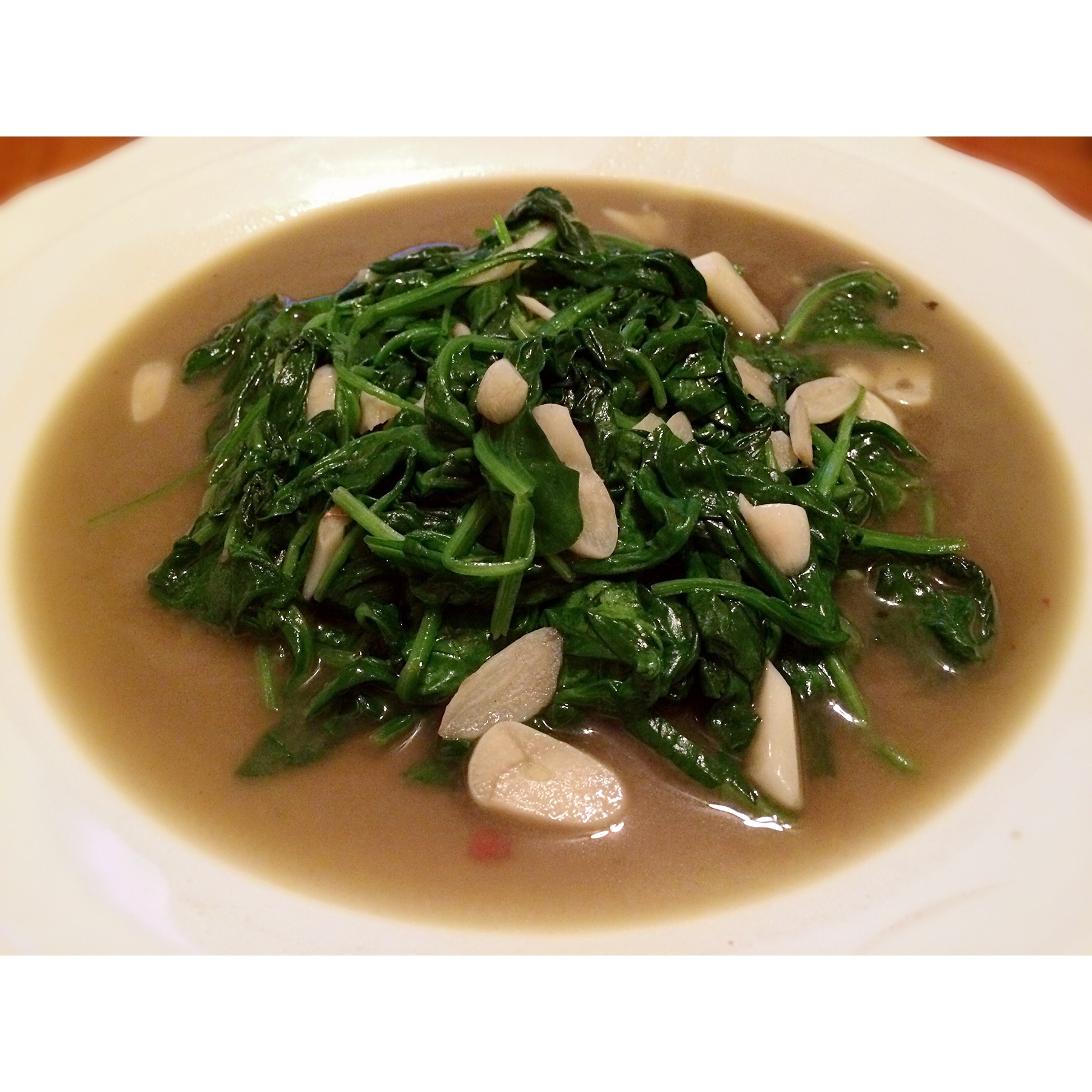 蒜片黄油炒菠菜