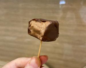 巧克力冰淇淋脆皮梦龙小方，最简单的方法的做法 步骤12