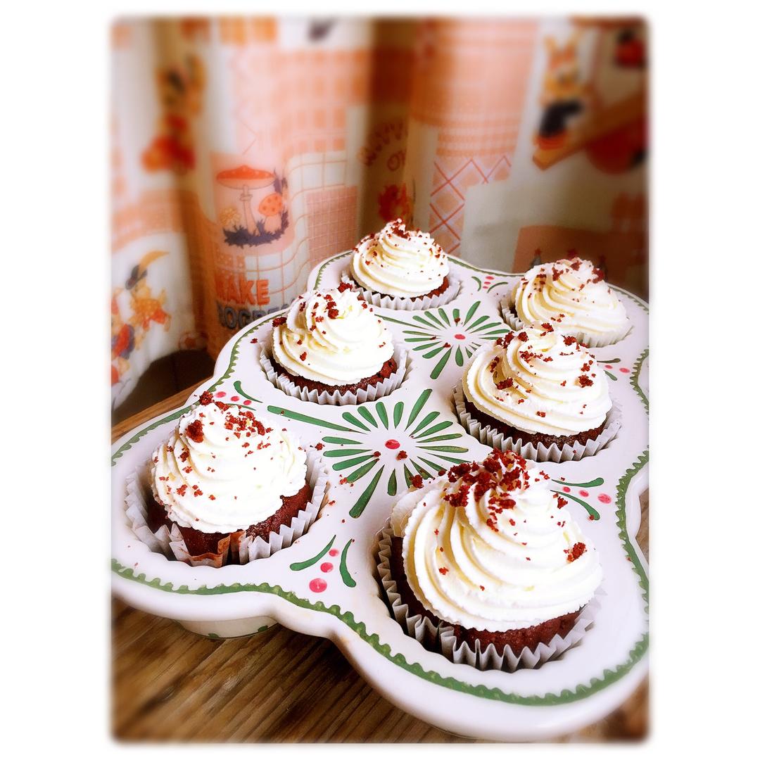 红丝绒纸杯蛋糕