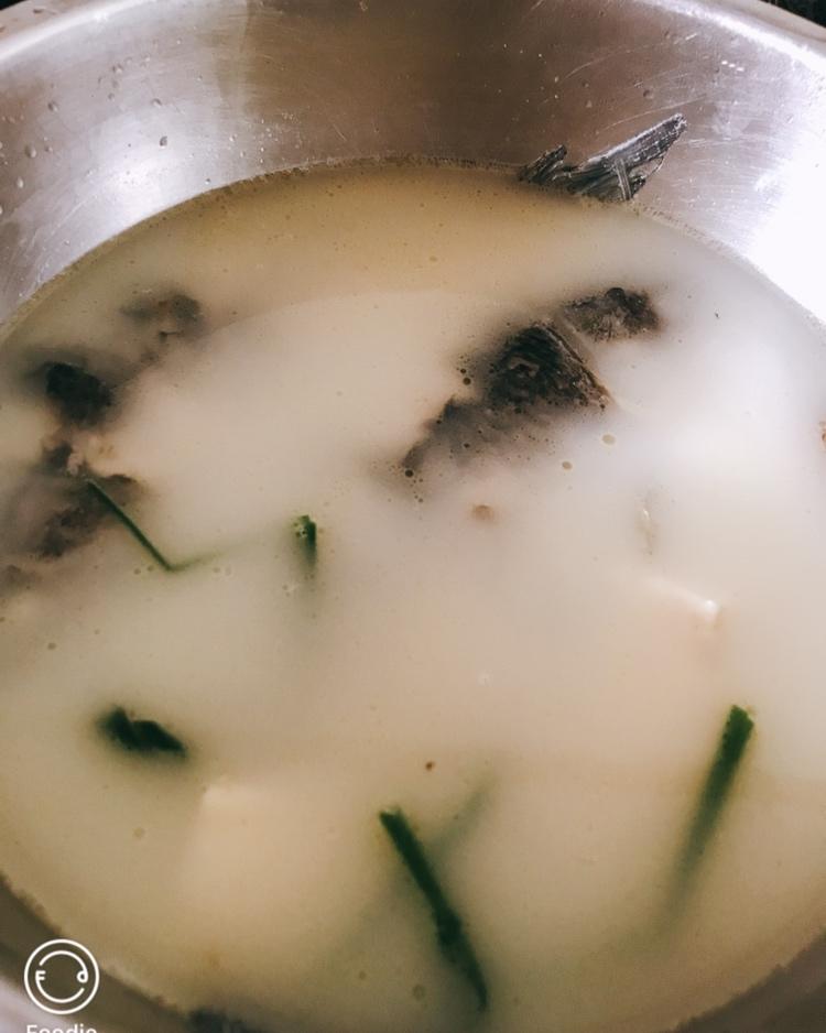鲫鱼豆腐汤