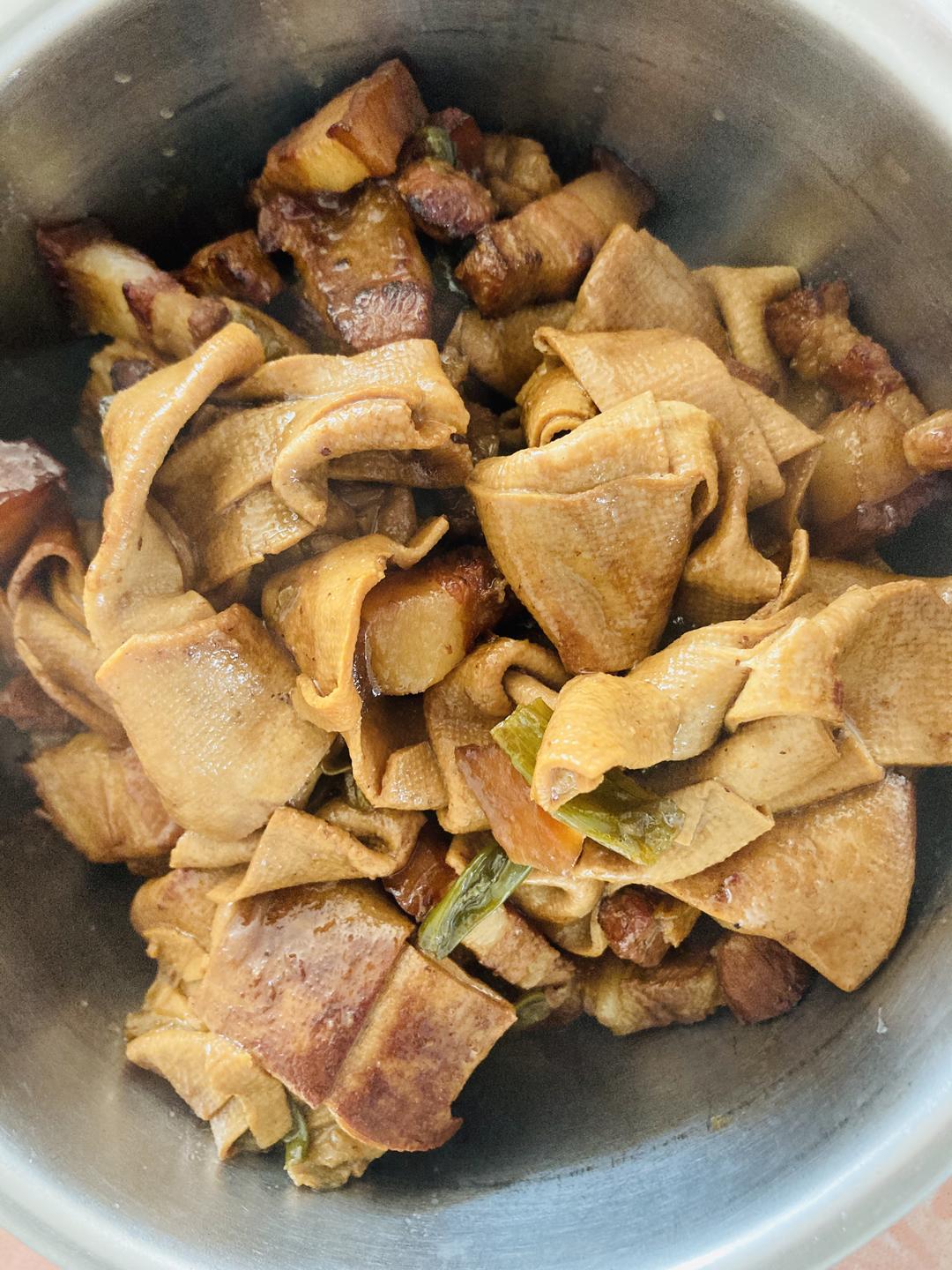 红烧肉炖干豆腐结的做法