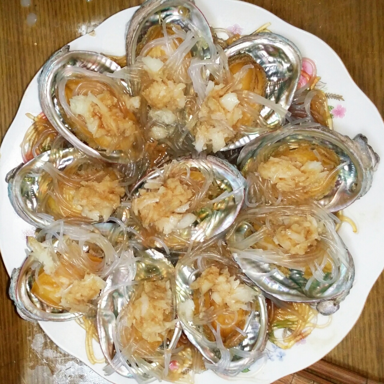 蒜蓉粉丝蒸鲍鱼