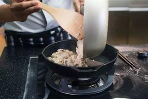 广式腊肉炖饭的做法 步骤10