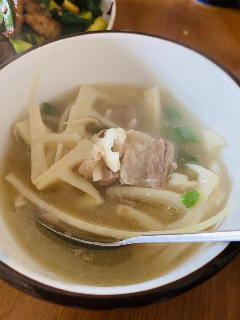 笋尖排骨汤