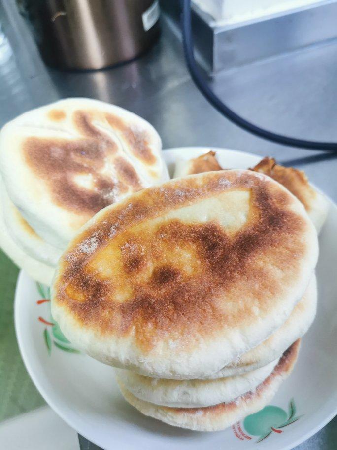 妈妈教做外焦里嫩发面小饼