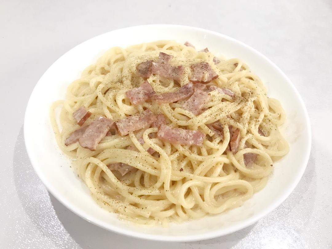 白汁蘑菇培根意粉