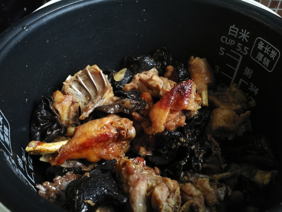 电饭锅焗沙姜鸡的做法 步骤4