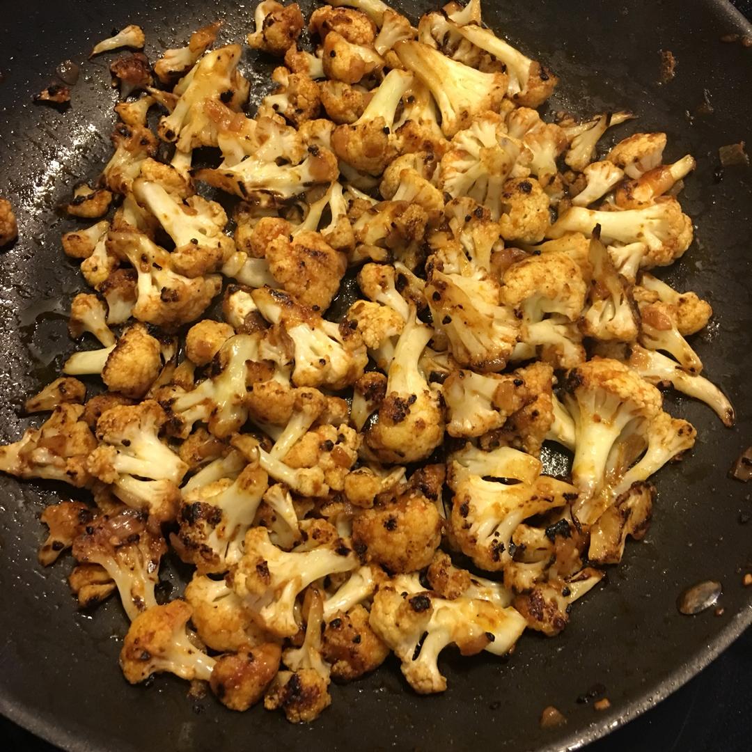 饭店必点的干锅花菜，是这么做出来的。