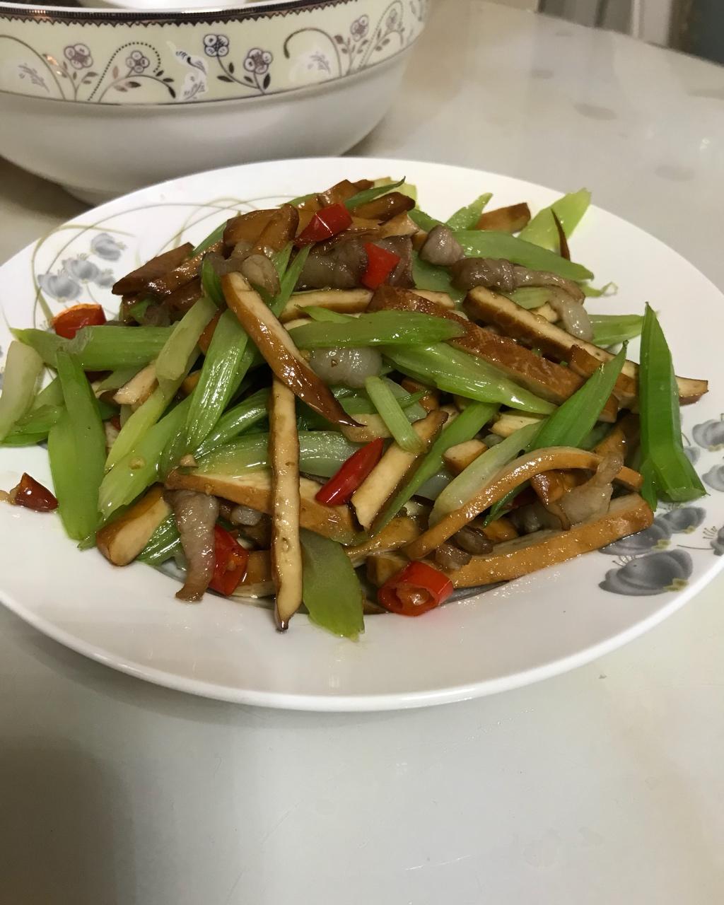 芹菜炒香干