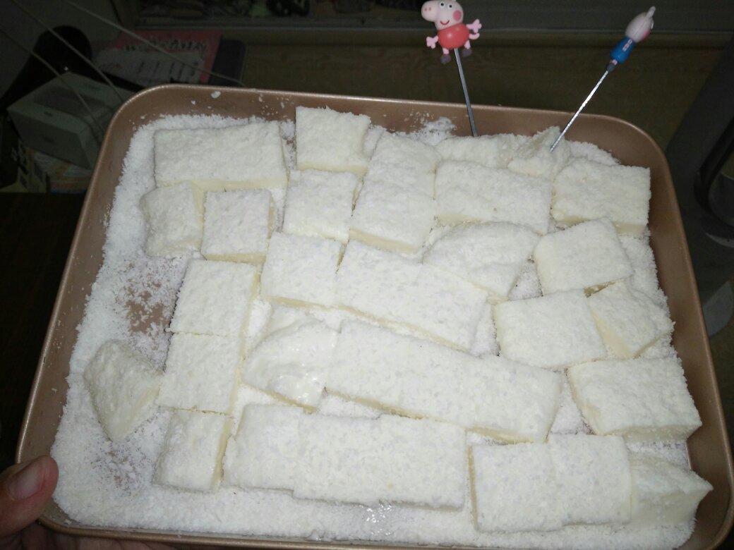 椰丝牛奶小方糕