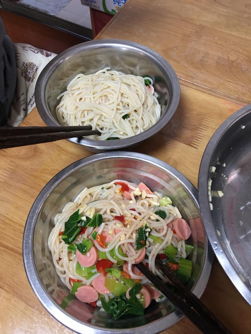 吃三碗不过瘾的懒人拌米粉