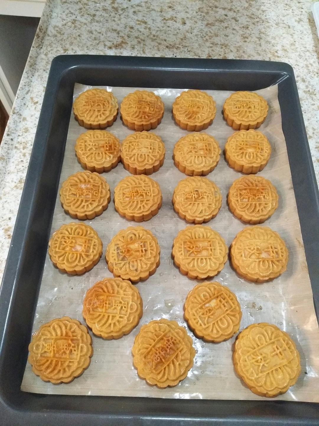广式月饼——蛋黄莲蓉月饼