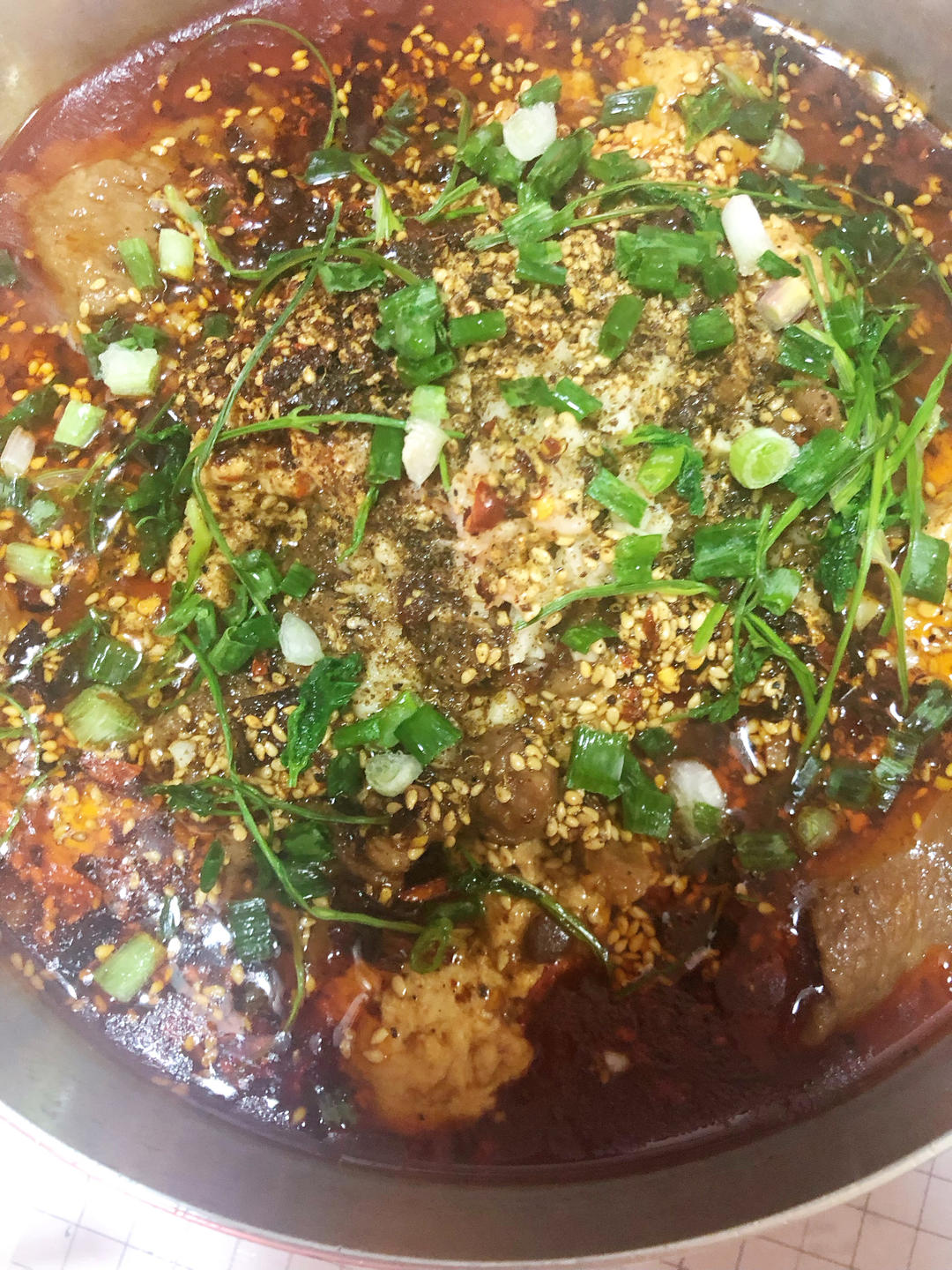 厨师长教你：“豆花水煮牛肉”做法，牛肉麻辣鲜香，豆花嫩滑入味