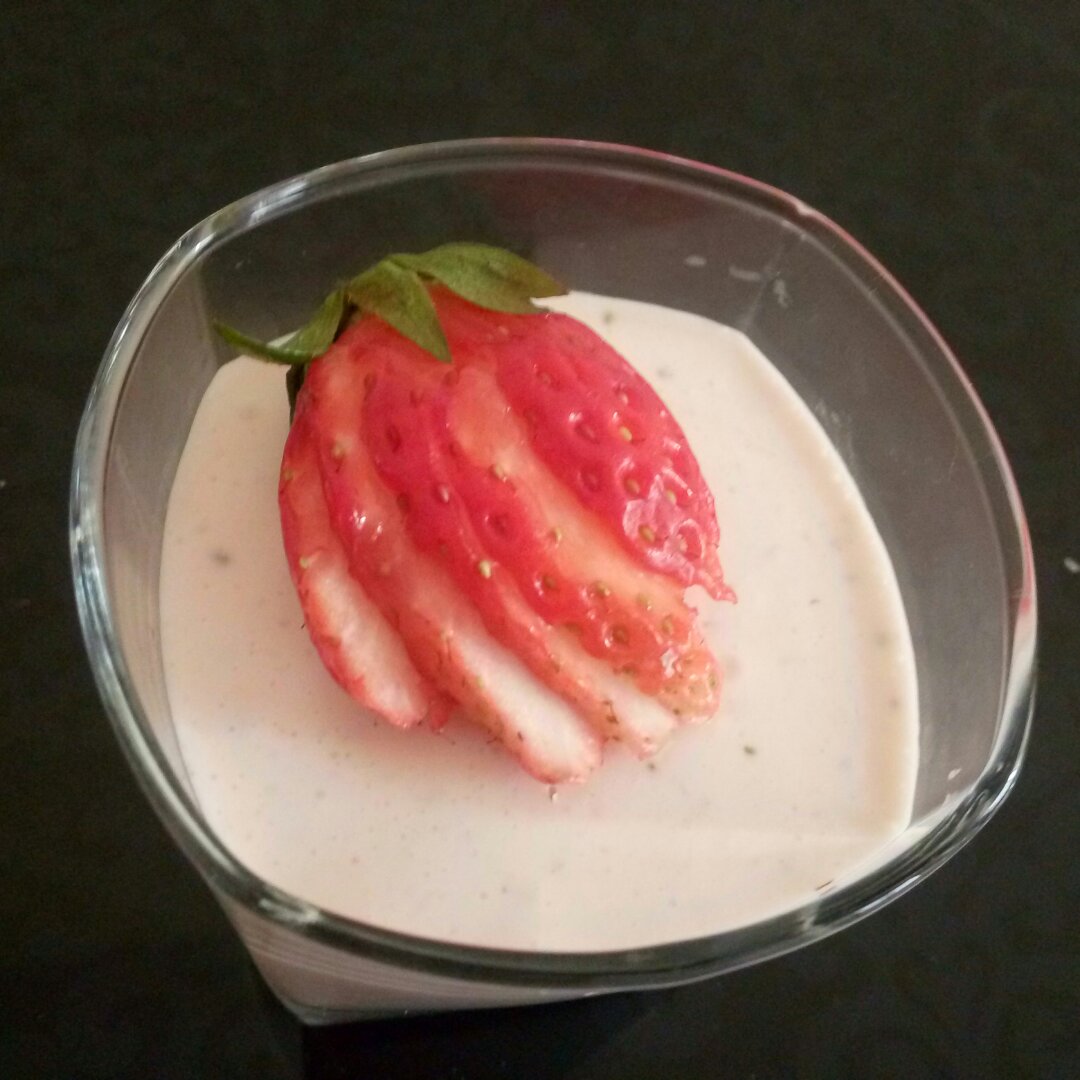 草莓冻芝士杯