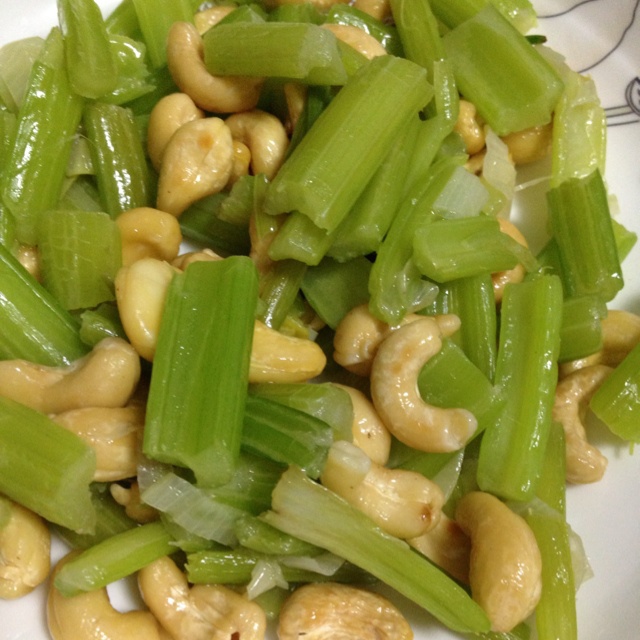 腰果炒西芹
