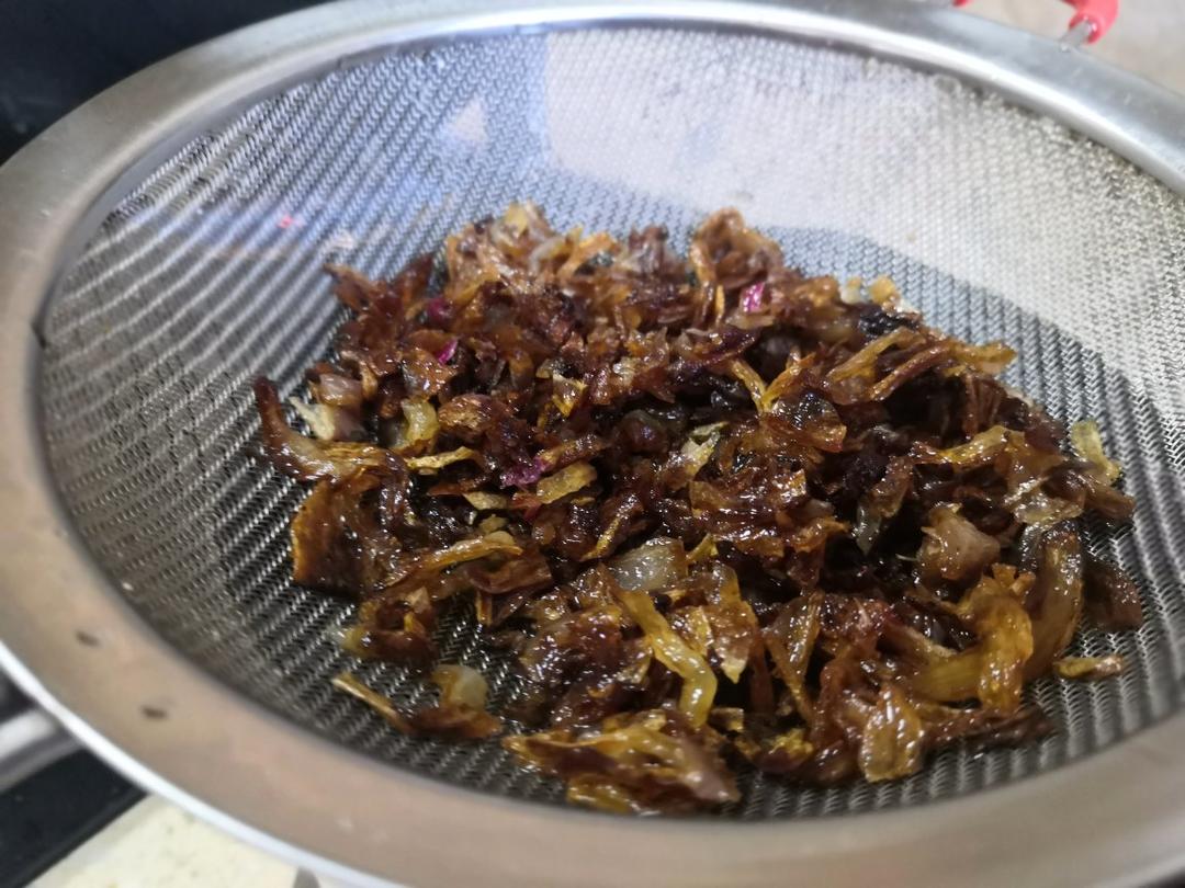 洋葱酥卤肉饭