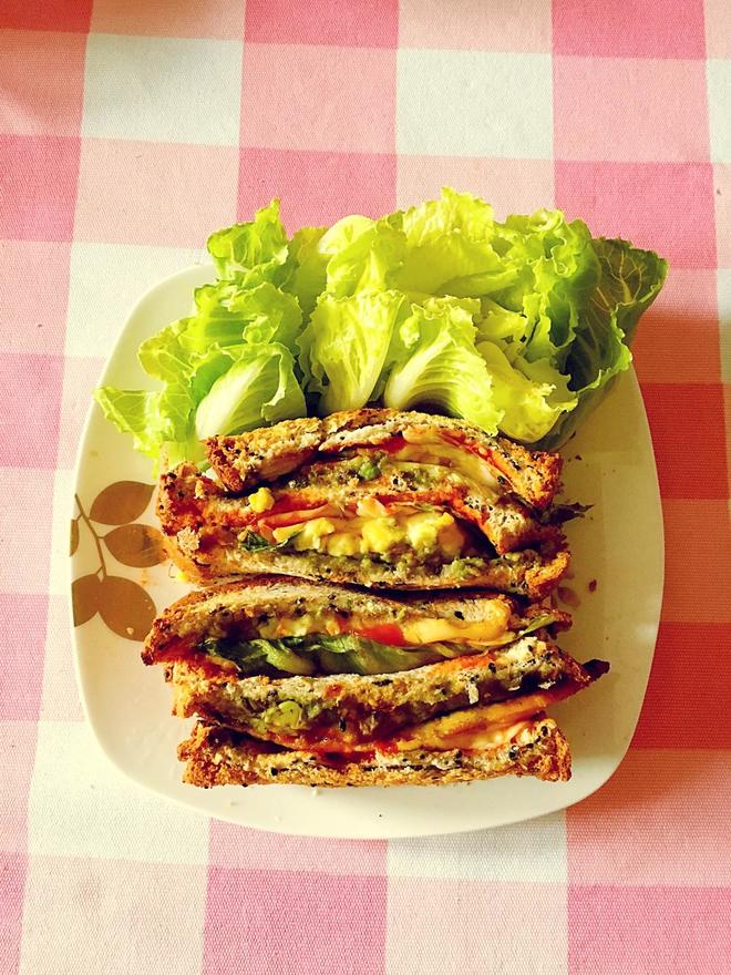 日式烤肉牛油果三明治的做法