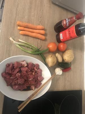 电饭煲炖土豆牛肉的做法 步骤1