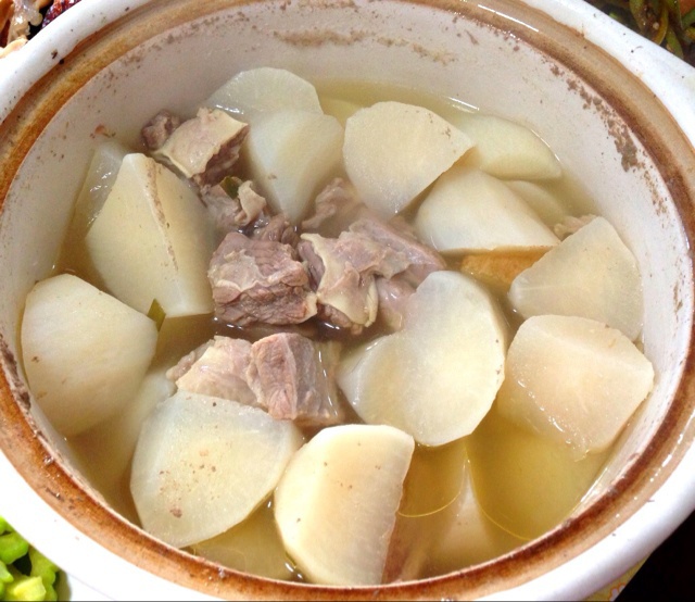 清炖萝卜牛腩汤