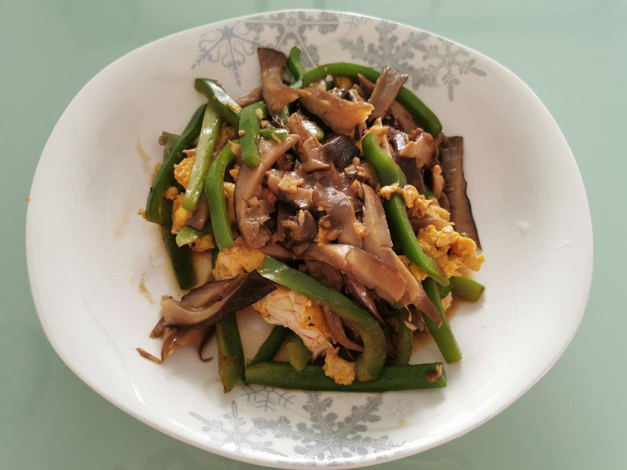 平菇青椒炒鸡蛋 好吃又营养的超快手家常菜