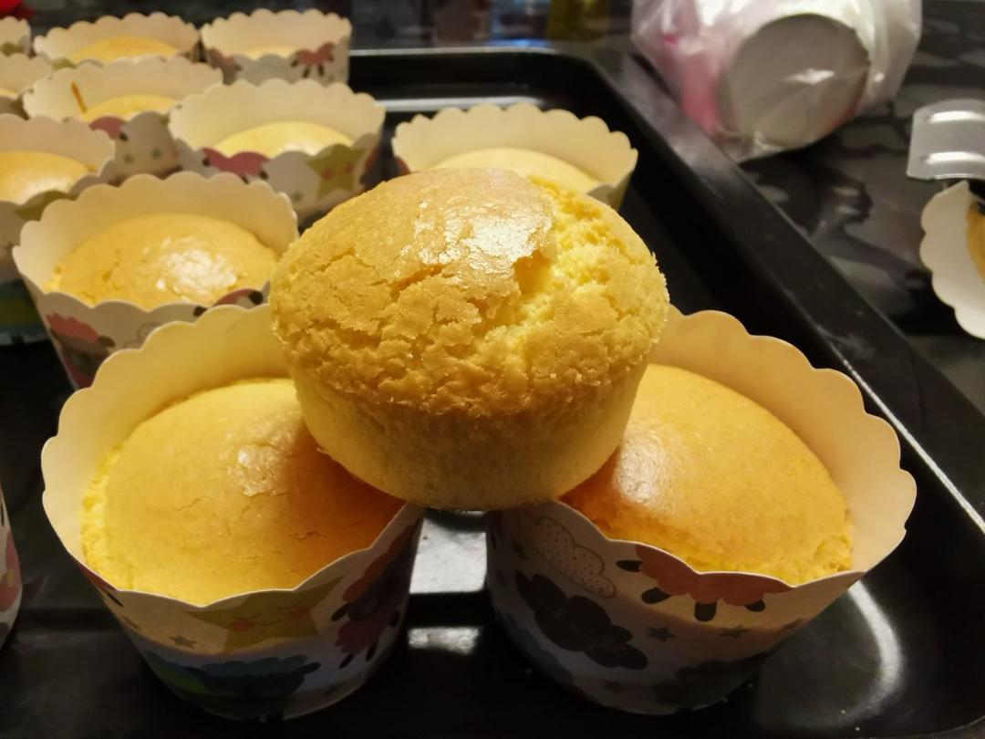 纸杯蛋糕 8寸戚风蛋糕的量