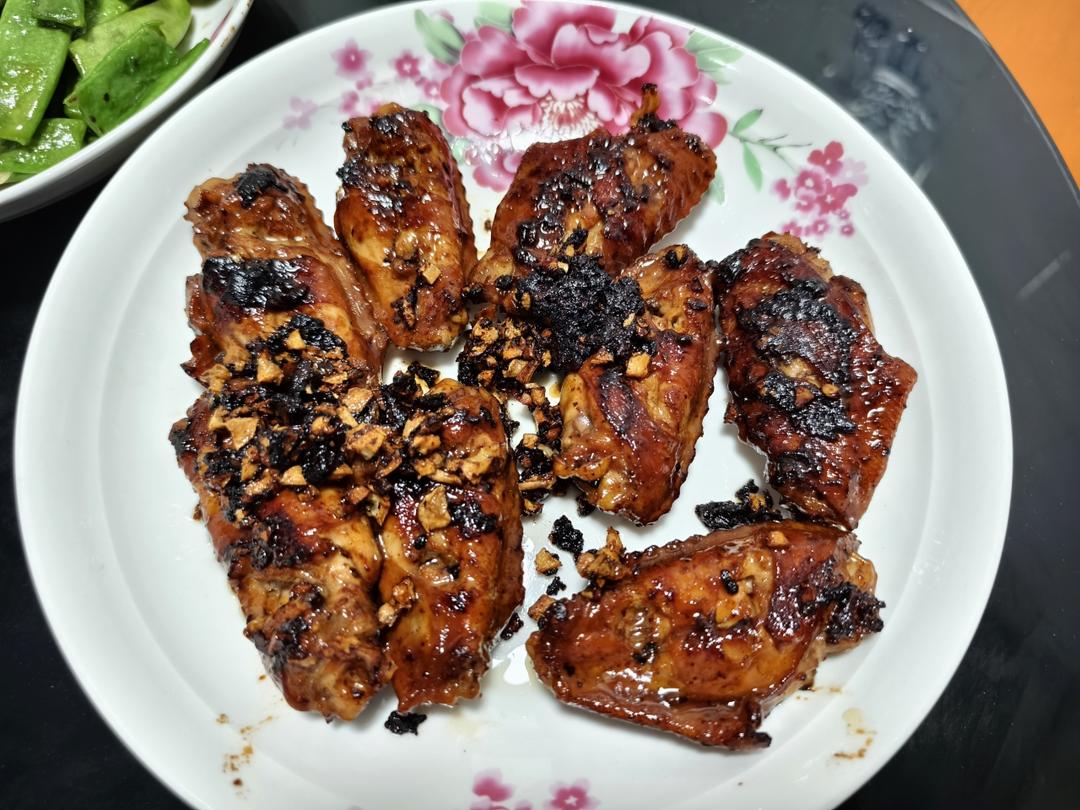 不要再可乐鸡翅了，求求你试试蒜香鸡翅吧，香味捅破天花板！