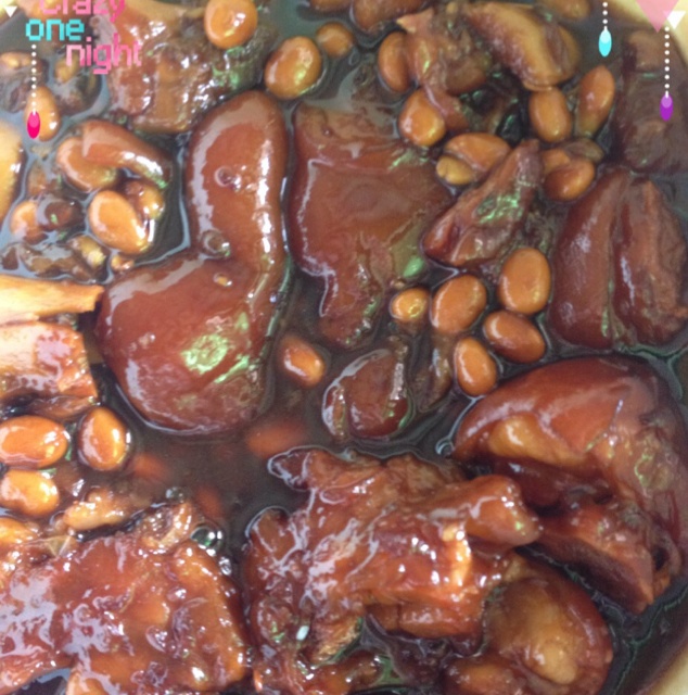 黄豆焖猪蹄
