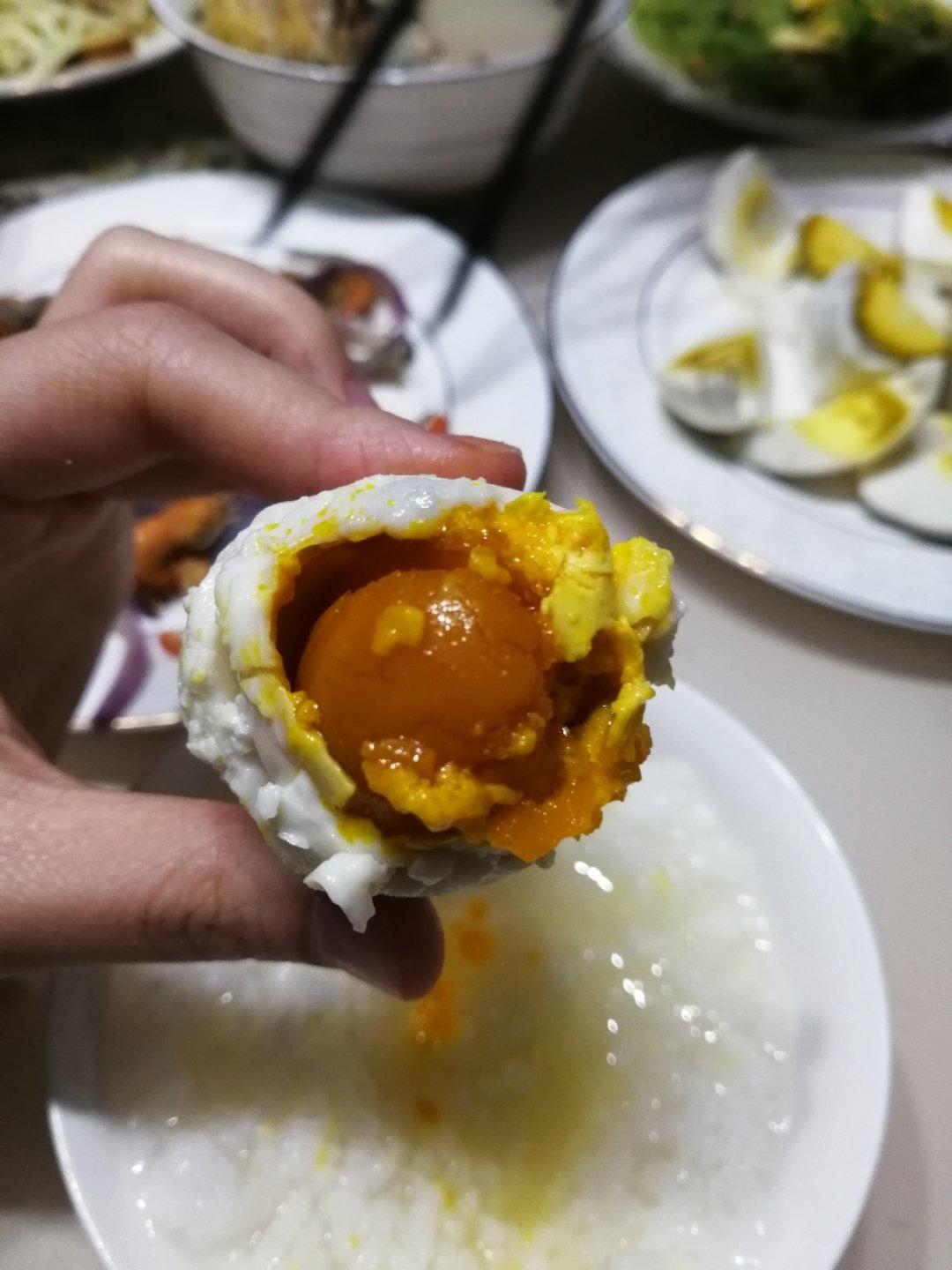 如何腌出冒油的咸鸭蛋！（内附视频）