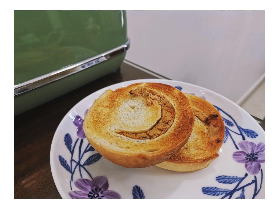 咸蛋黄肉松海苔贝果