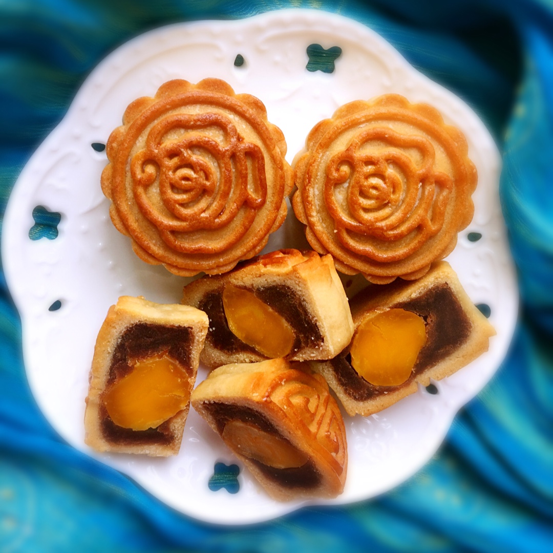 广式月饼—蛋黄莲蓉月饼