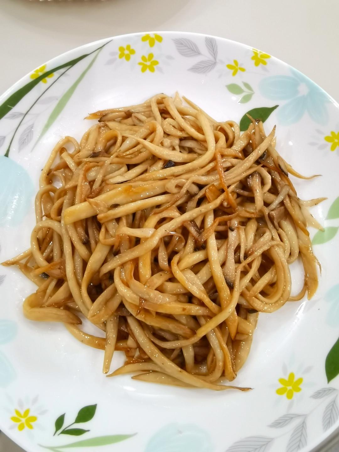 超级简单的干煸杏鲍菇，只需两种调料就可享受的美味