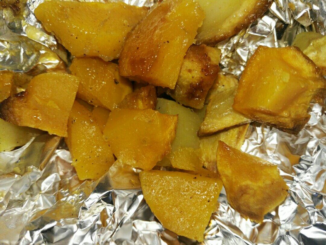 zz女孩做的锡纸烤地瓜