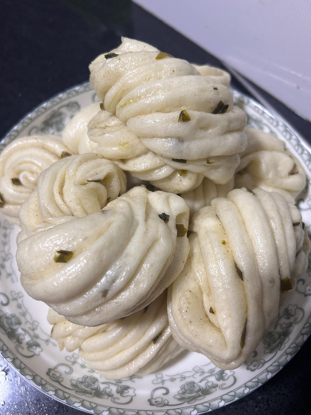 葱油花卷，一根筷子卷出漂亮的造型