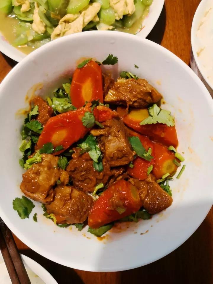 汤浓肉嫩的番茄牛腩，牛腩软烂秘法