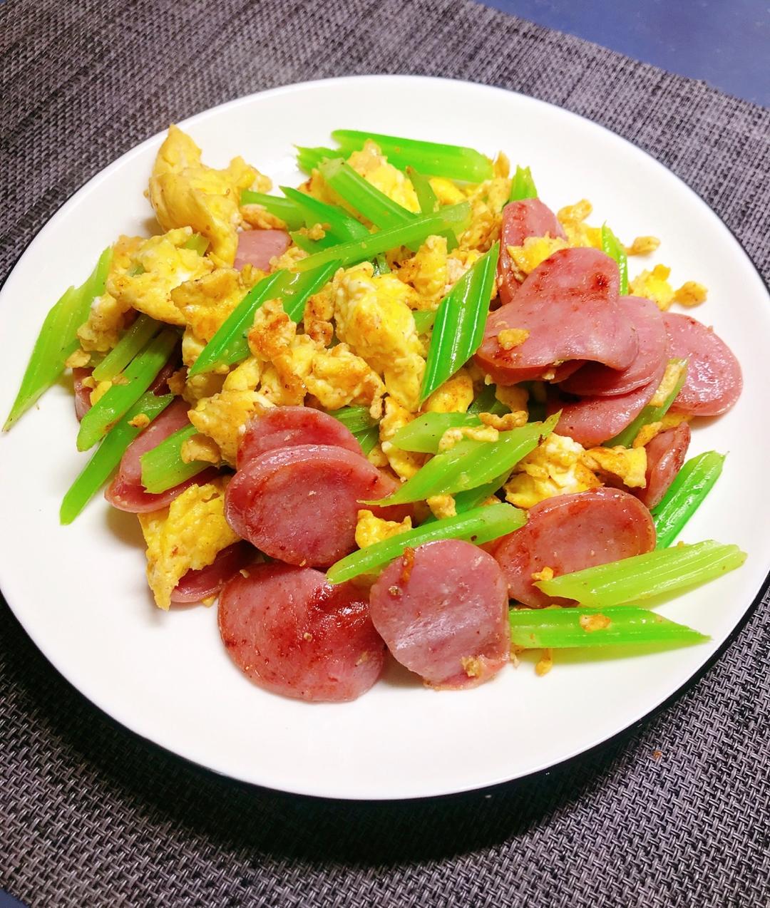 wendy雯儿做的黄瓜香肠炒鸡蛋