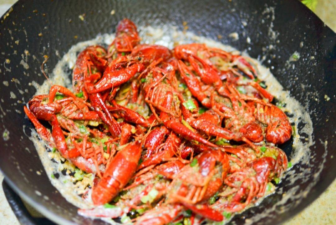 鸭蛋与龙虾的艳遇——咸蛋黄小龙虾