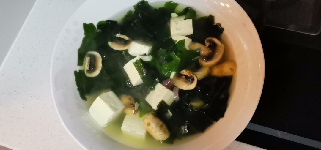 豆腐裙带菜味噌汤