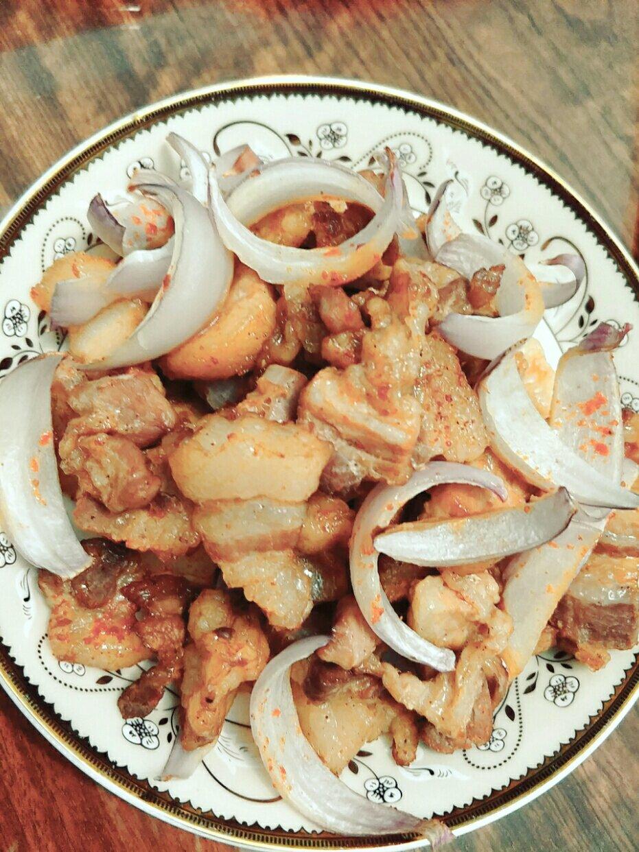 这是一份没来得及装盘就被抢光的烤肉（烤箱版）