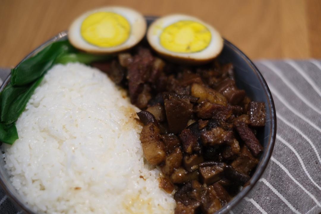 洋葱酥卤肉饭