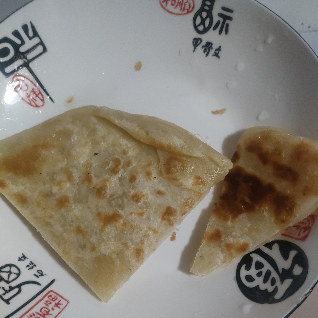 烙饼不硬的小窍门 掌握了你也能看出柔软多层凉了不硬的小油饼